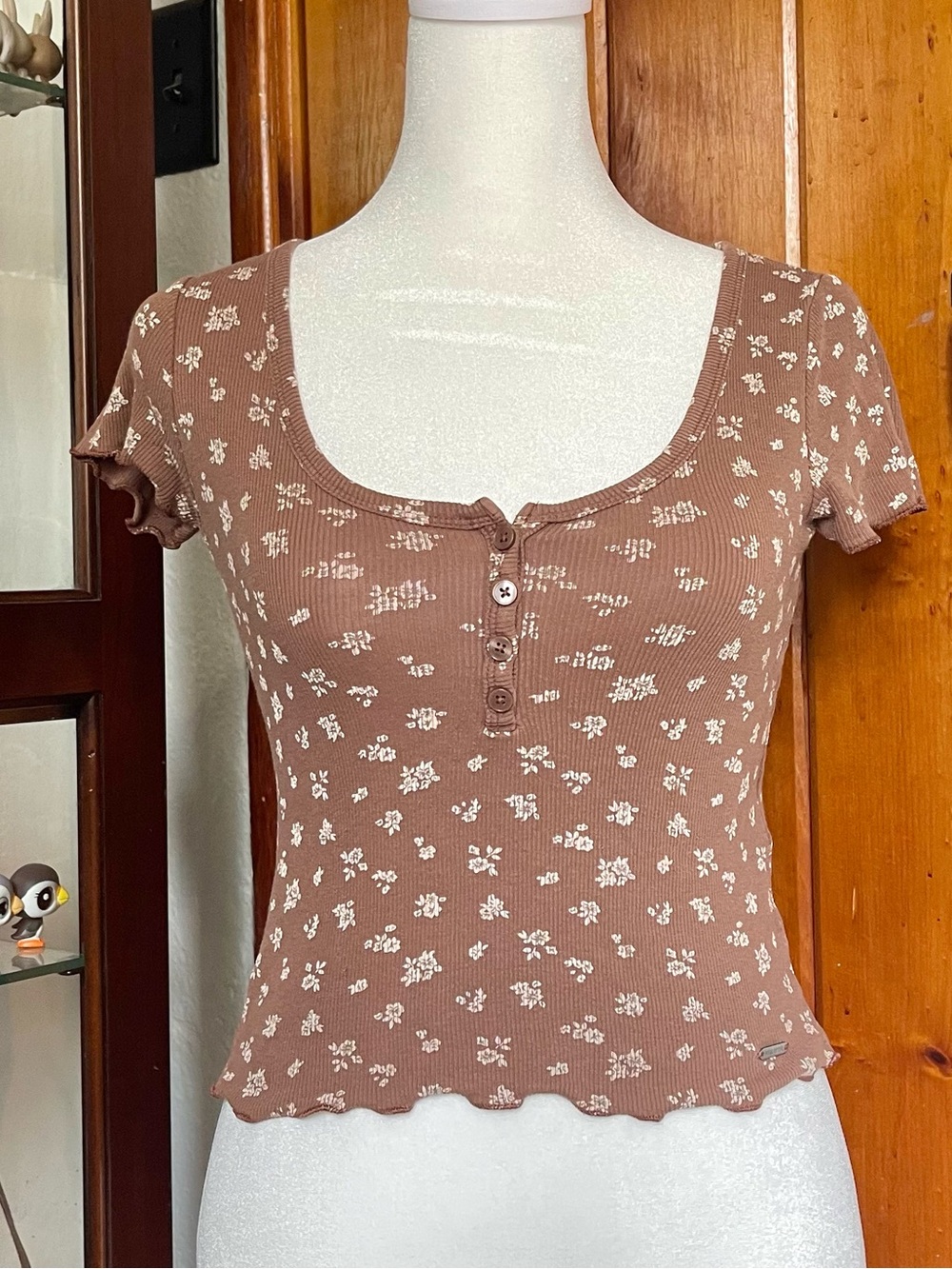 Hollister Co. Brown White Floral Cropped Button Top Size XXS-S